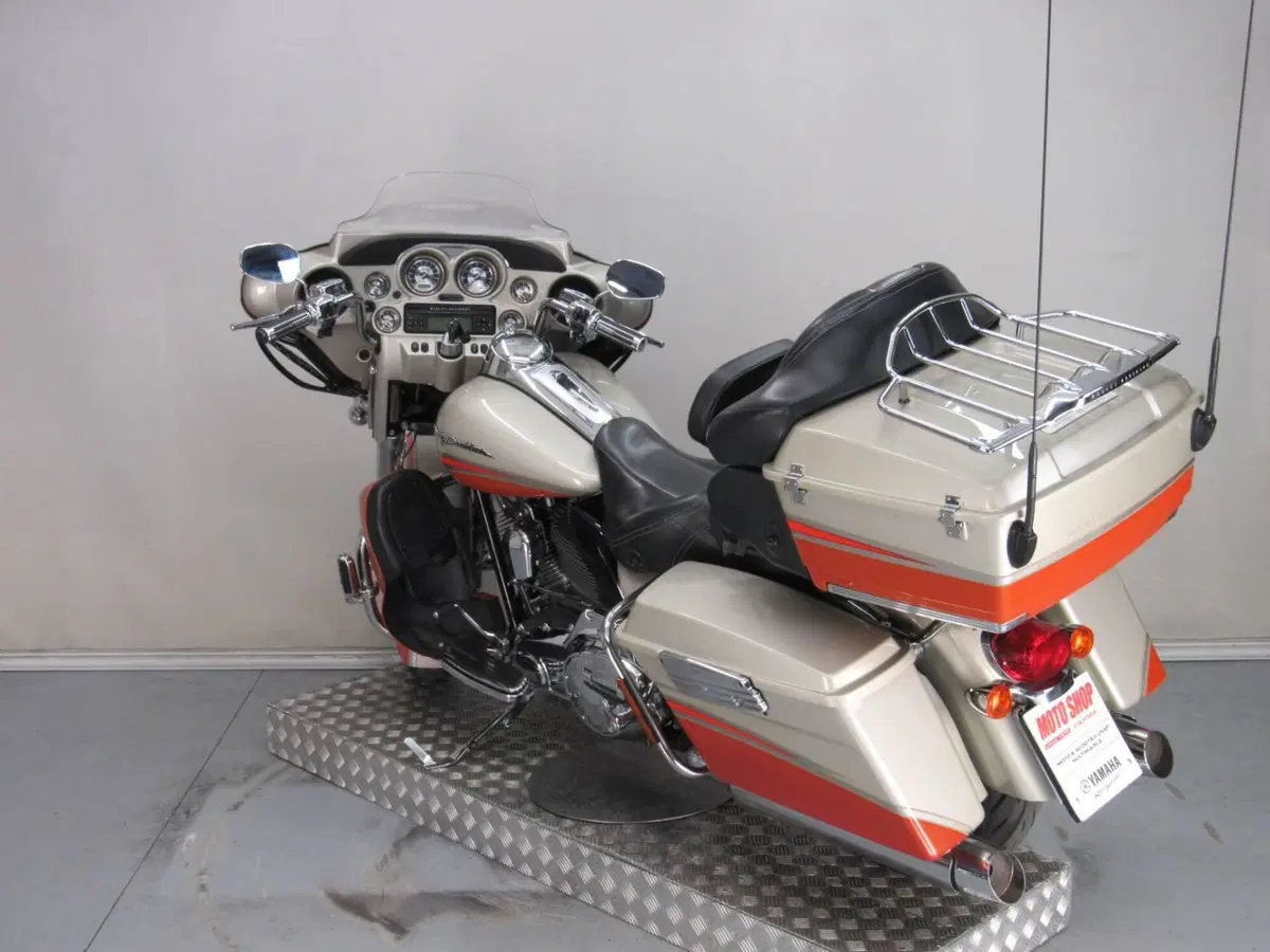 Harley-Davidson 1800 Electra Glide Ultra Classic (2009 - 11) - FLHTCUSE (6)