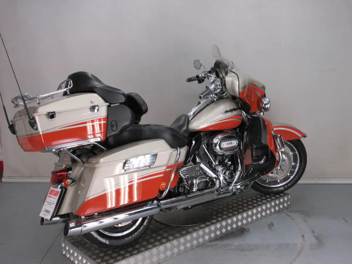 Harley-Davidson 1800 Electra Glide Ultra Classic (2009 - 11) - FLHTCUSE (7)