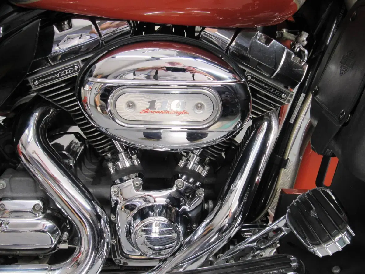 Harley-Davidson 1800 Electra Glide Ultra Classic (2009 - 11) - FLHTCUSE (12)