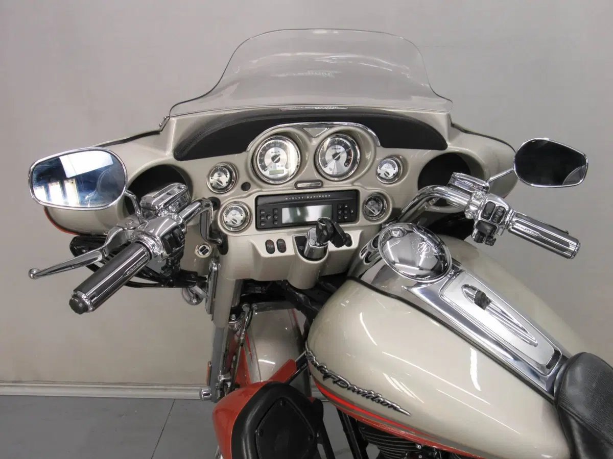 Harley-Davidson 1800 Electra Glide Ultra Classic (2009 - 11) - FLHTCUSE (16)