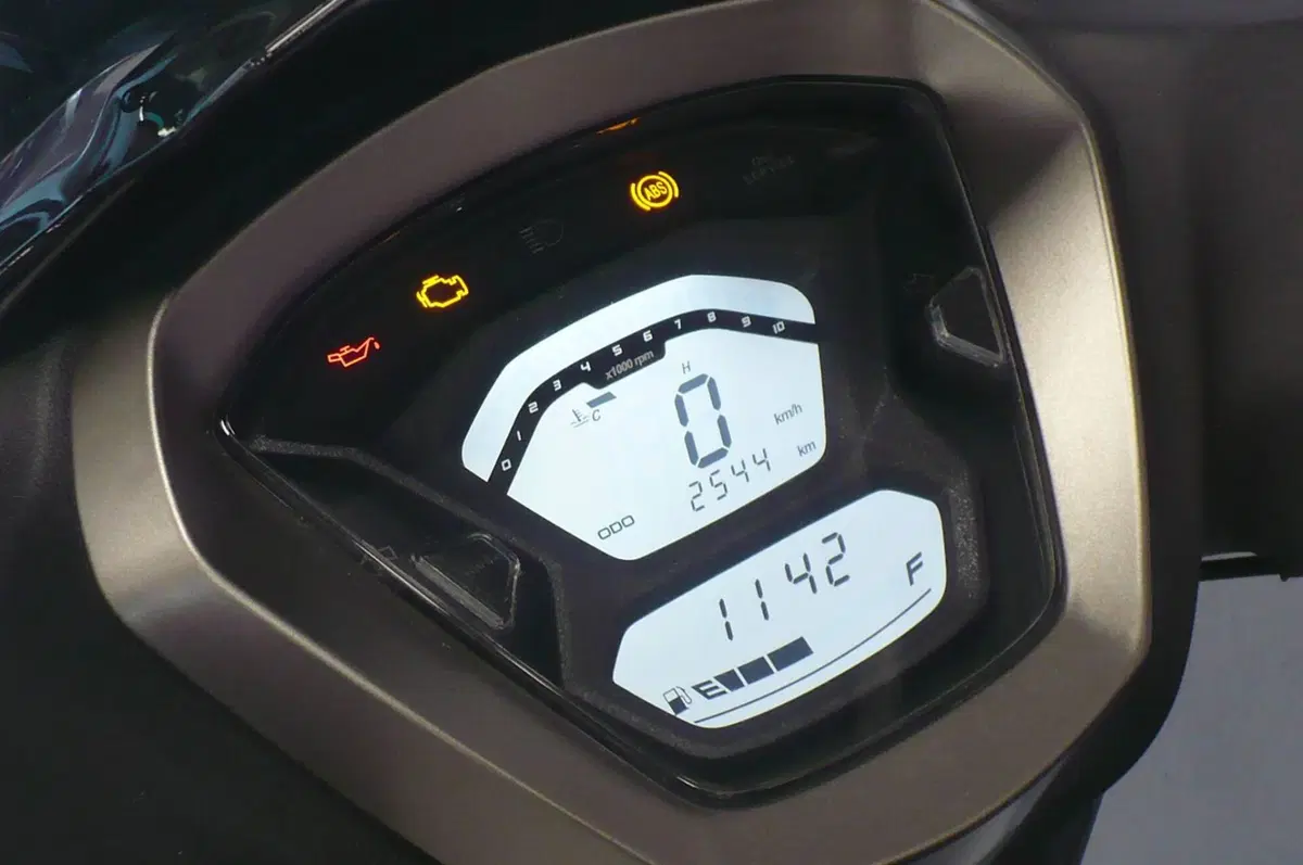 Kymco Agility 300i (2021 - 25) (8)