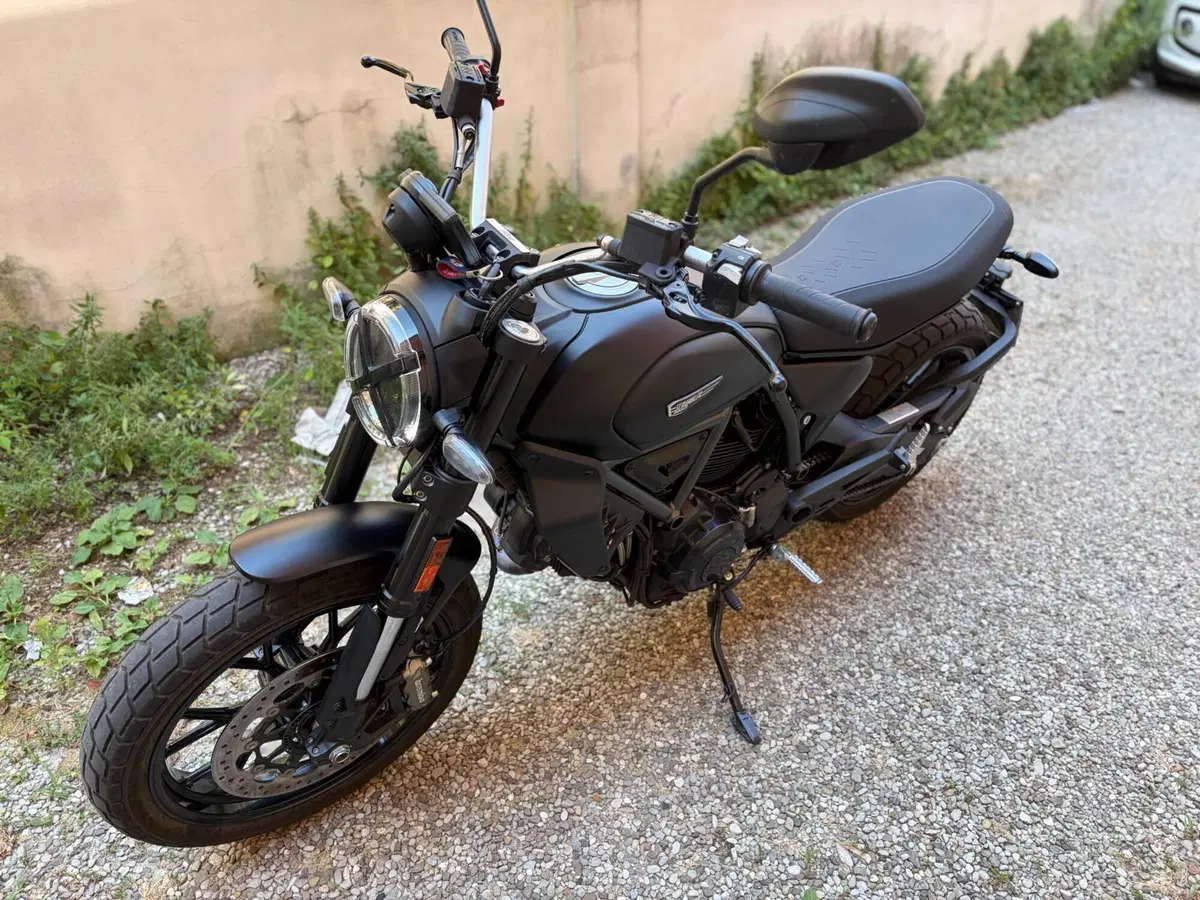 Ducati Scrambler 800 Icon Dark (2025 - 26) (2)
