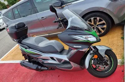 Kawasaki J 300 SE (2017 - 18) usata