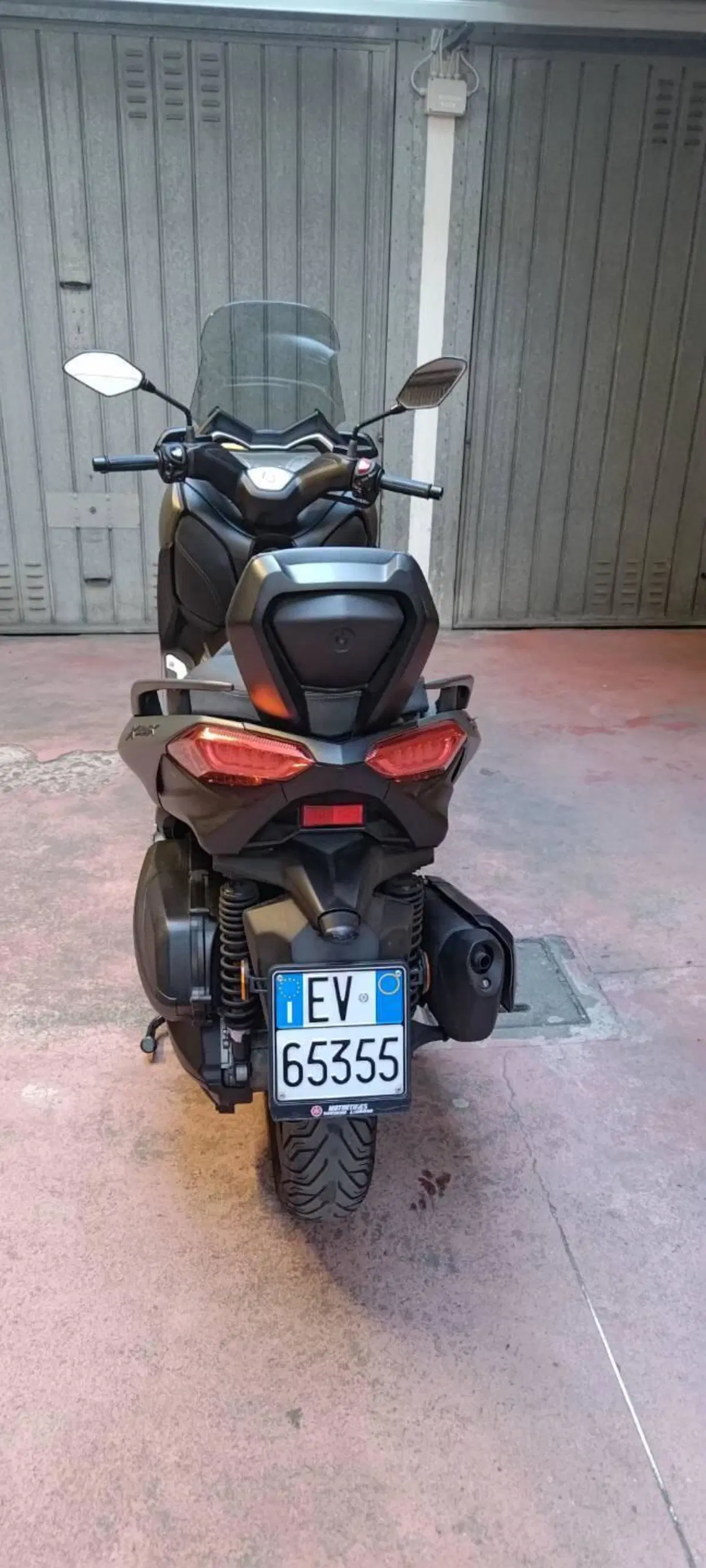 Yamaha X-Max 300 Tech Max (2021 - 24) (4)
