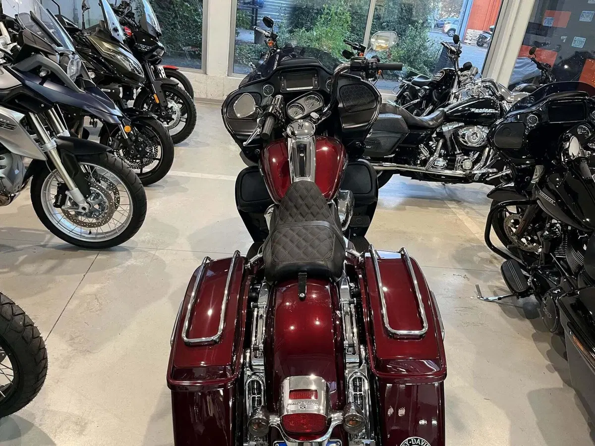 Harley-Davidson 107 Road Glide Ultra (2016) - FLRTU (5)