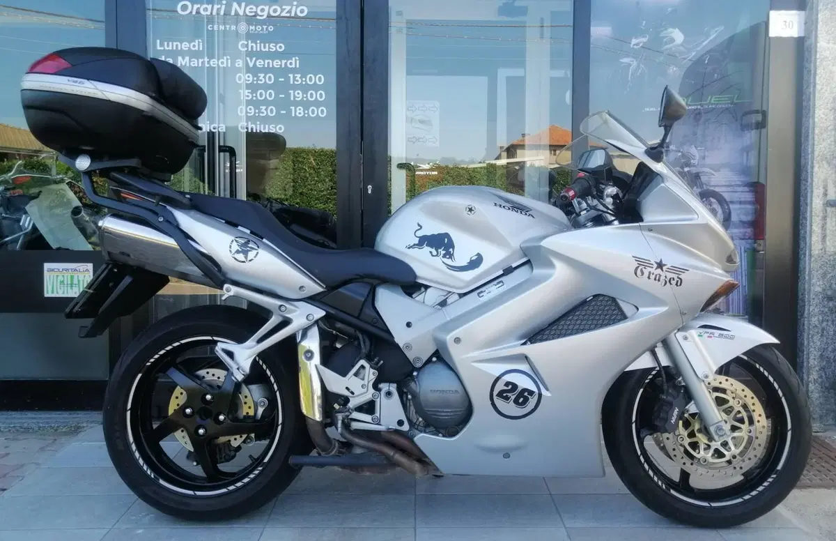 Honda VFR 800 (2002 - 05)