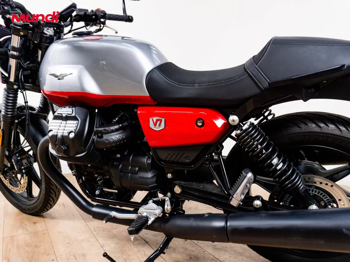 Moto Guzzi V7 Stone Corsa (2023 - 25) (9)