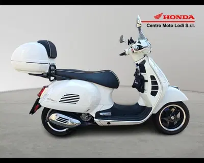 Vespa GTS 300 Hpe Super Tech (2019) usata