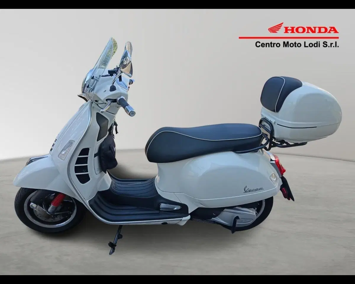 Vespa GTS 300 Hpe Super Tech (2019) (3)