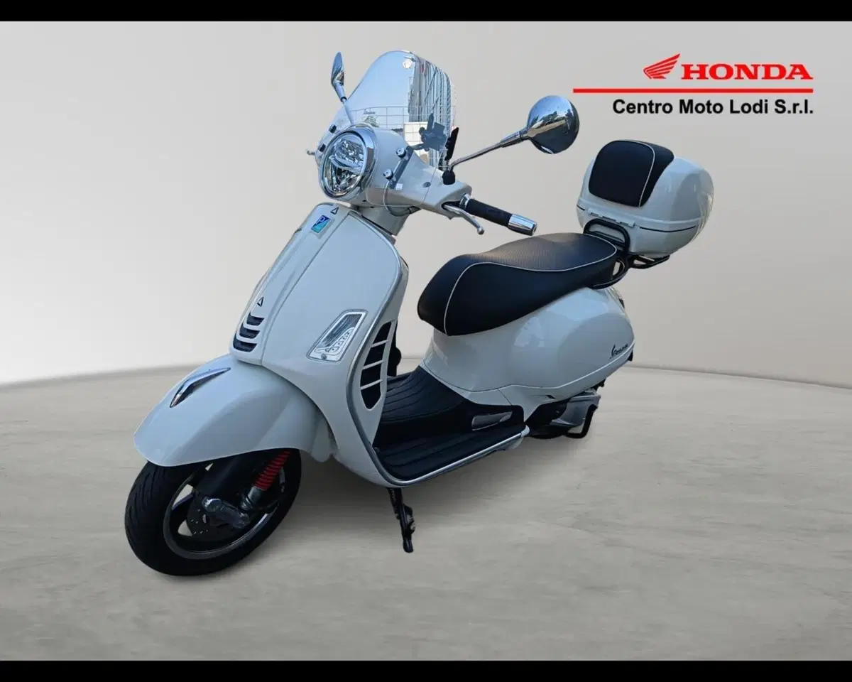 Vespa GTS 300 Hpe Super Tech (2019) (4)