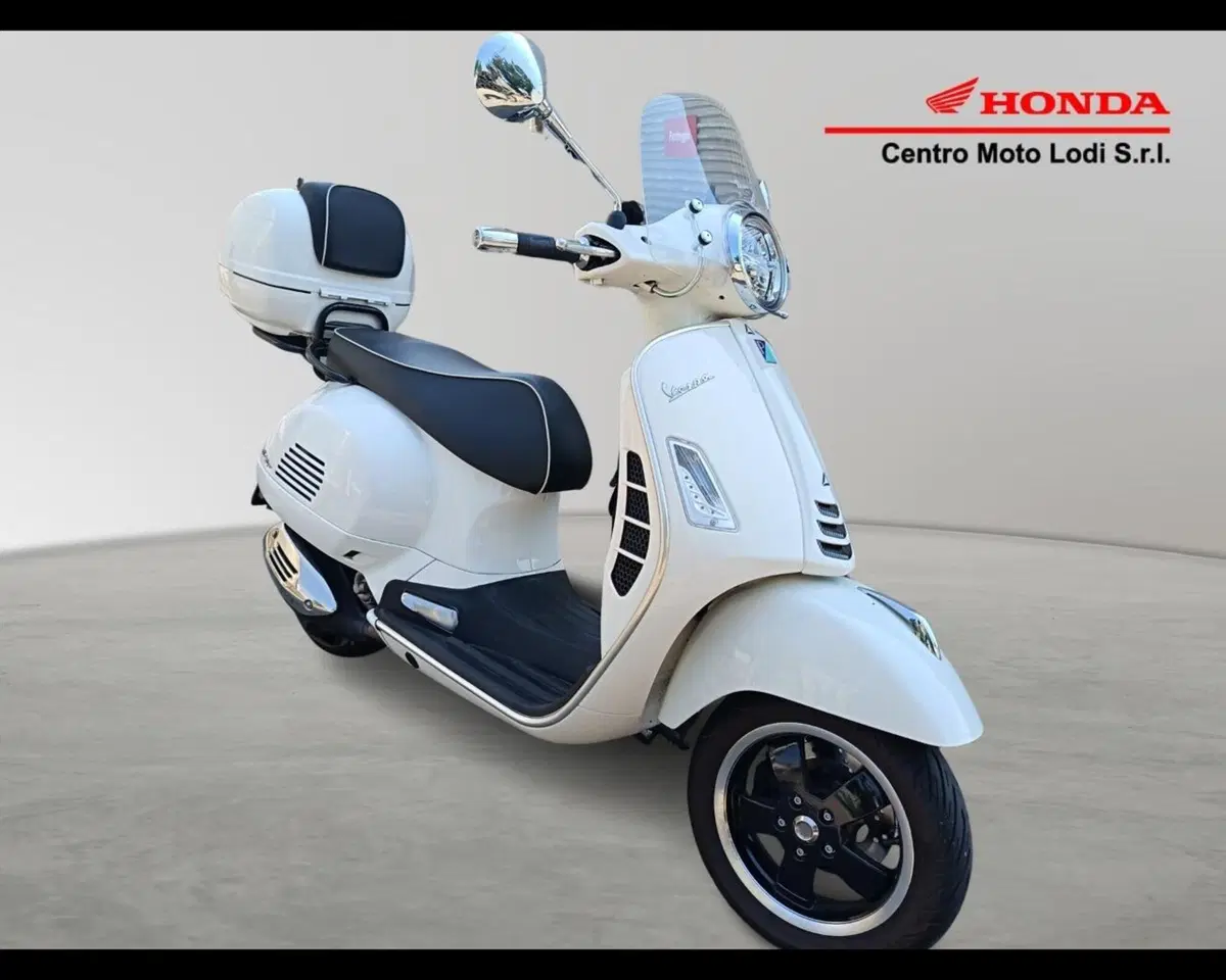 Vespa GTS 300 Hpe Super Tech (2019) (2)