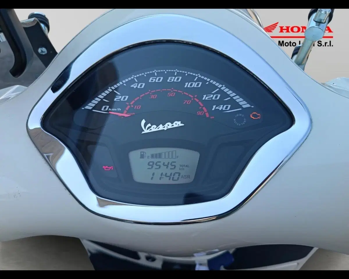 Vespa GTS 300 Hpe Super Tech (2019) (5)