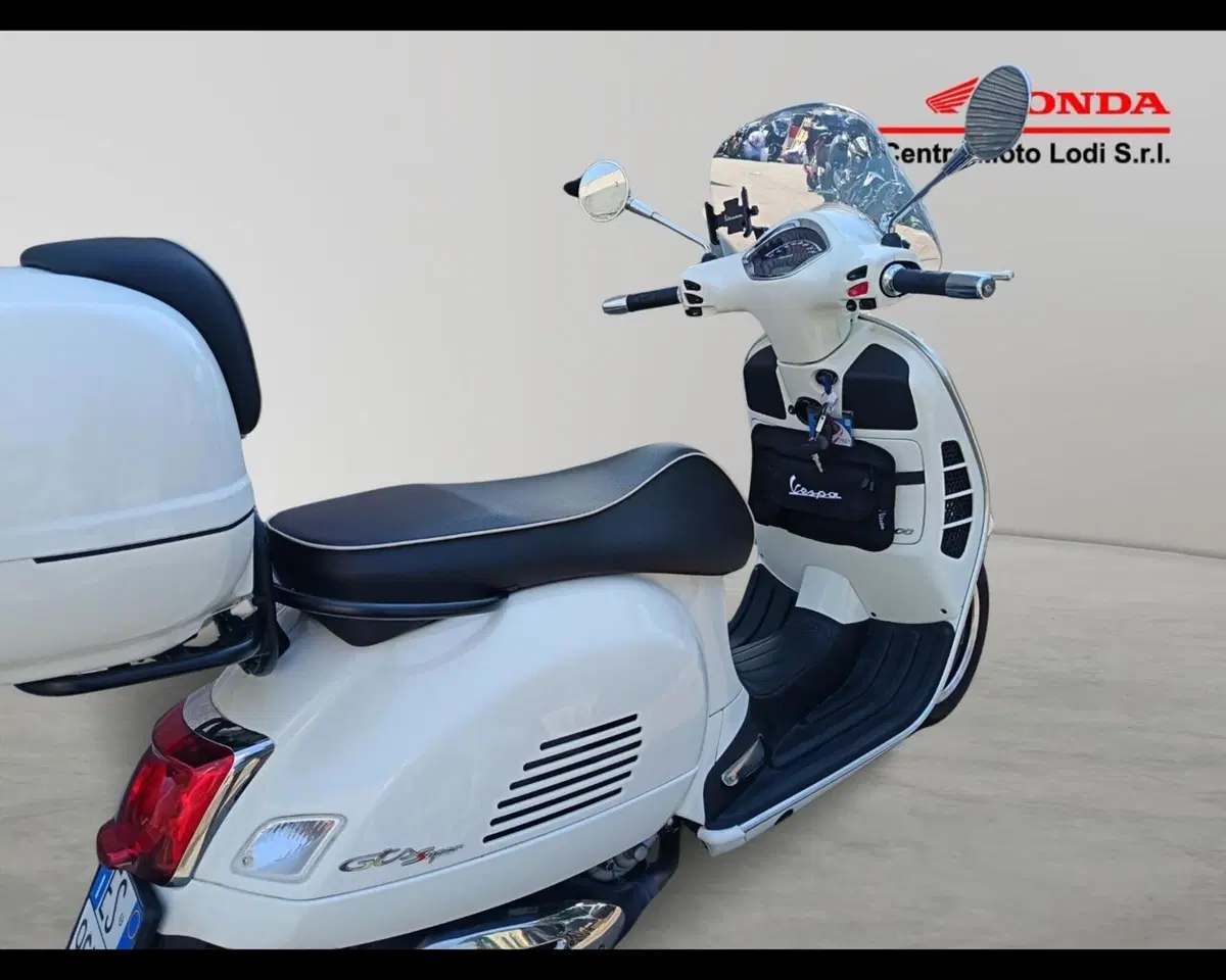Vespa GTS 300 Hpe Super Tech (2019) (7)