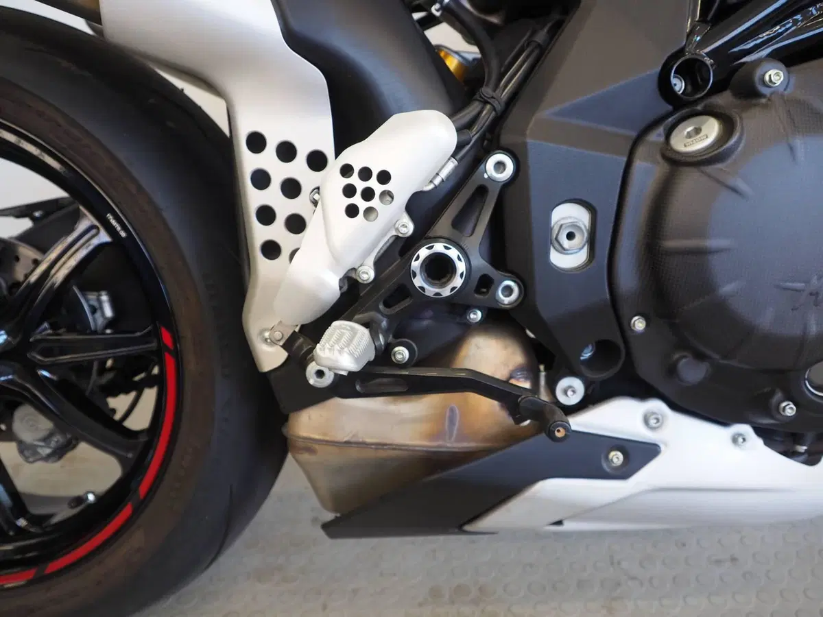 MV Agusta Brutale 1000 RR (2021 - 25) (3)