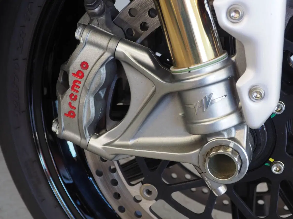 MV Agusta Brutale 1000 RR (2021 - 25) (4)