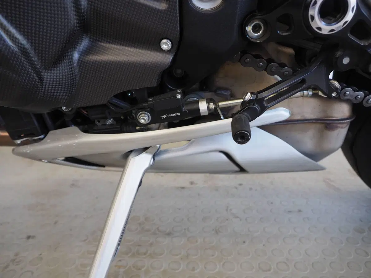 MV Agusta Brutale 1000 RR (2021 - 25) (11)