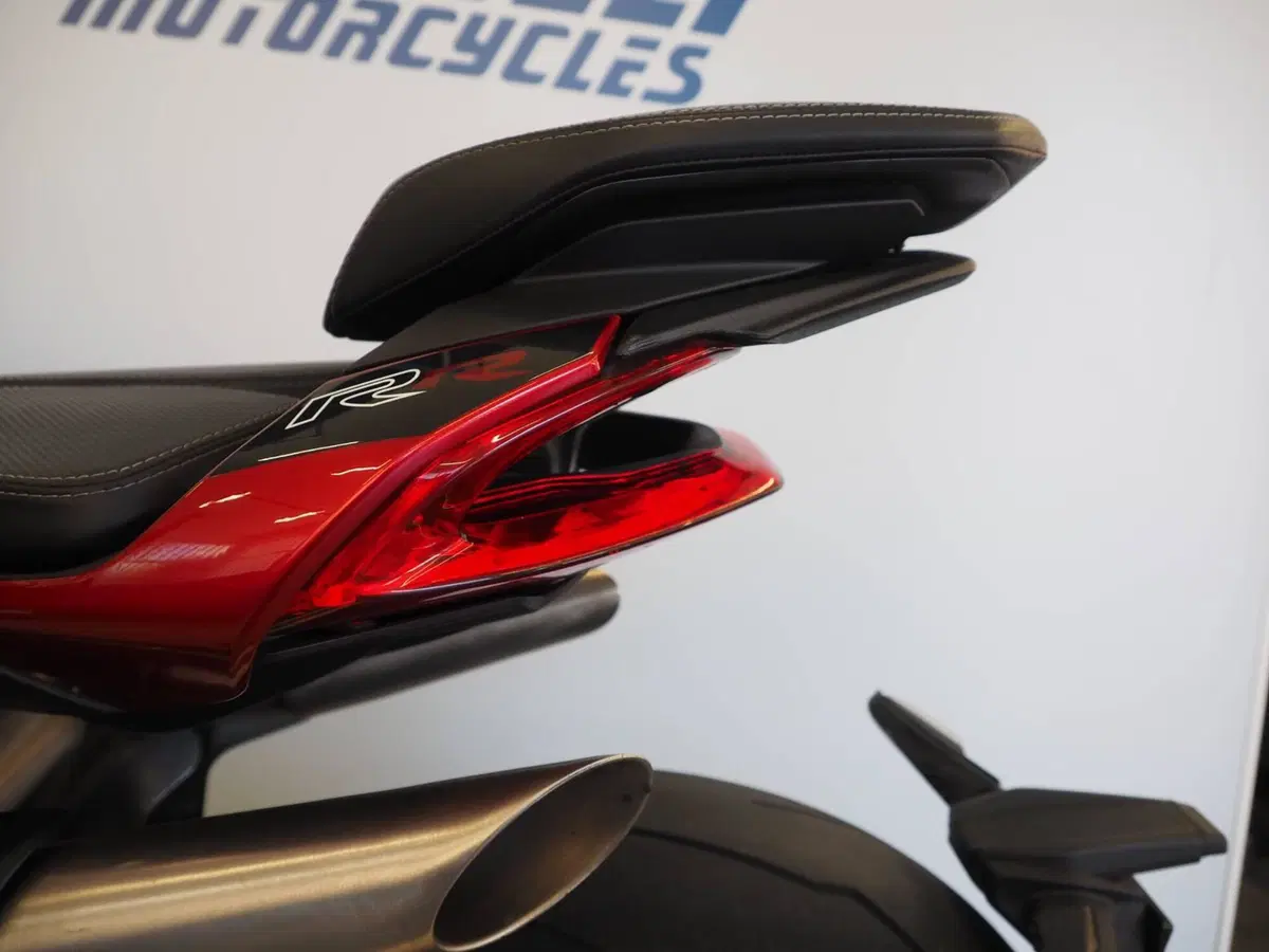 MV Agusta Brutale 1000 RR (2021 - 25) (13)