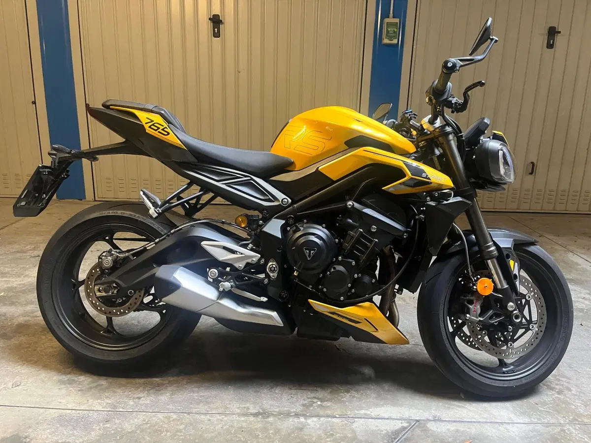 Triumph Street Triple 765 RS (2023 - 26) (2)