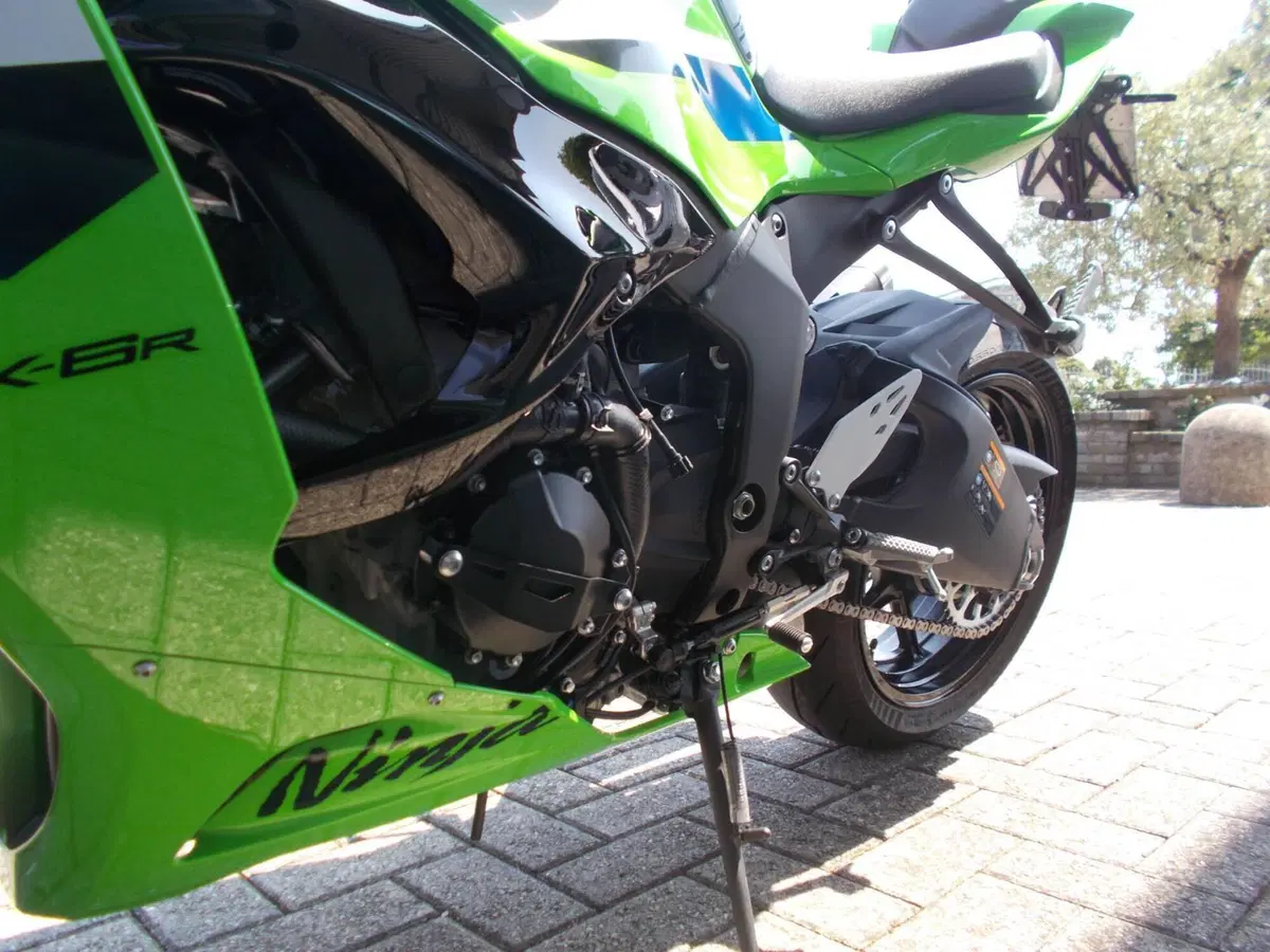 Kawasaki Ninja 636 ZX-6R (2024 - 26) (4)