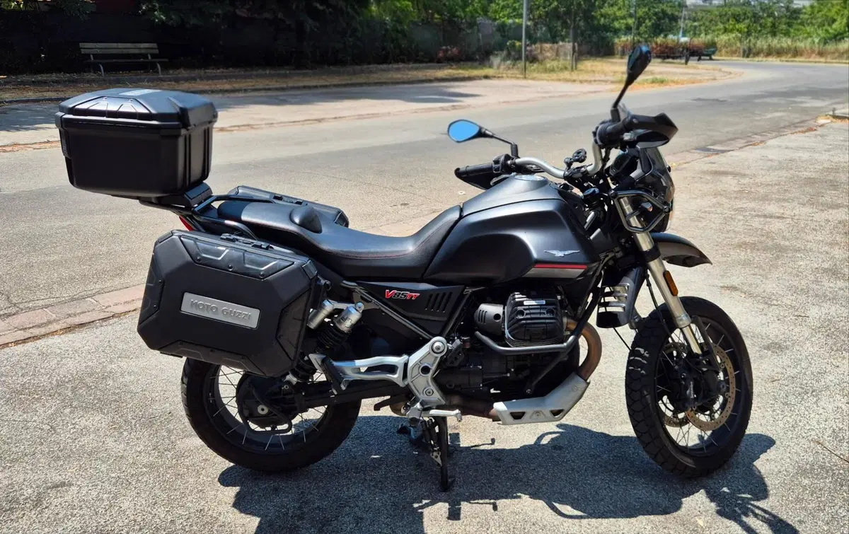 Moto Guzzi V85 TT (2021 - 23) (2)