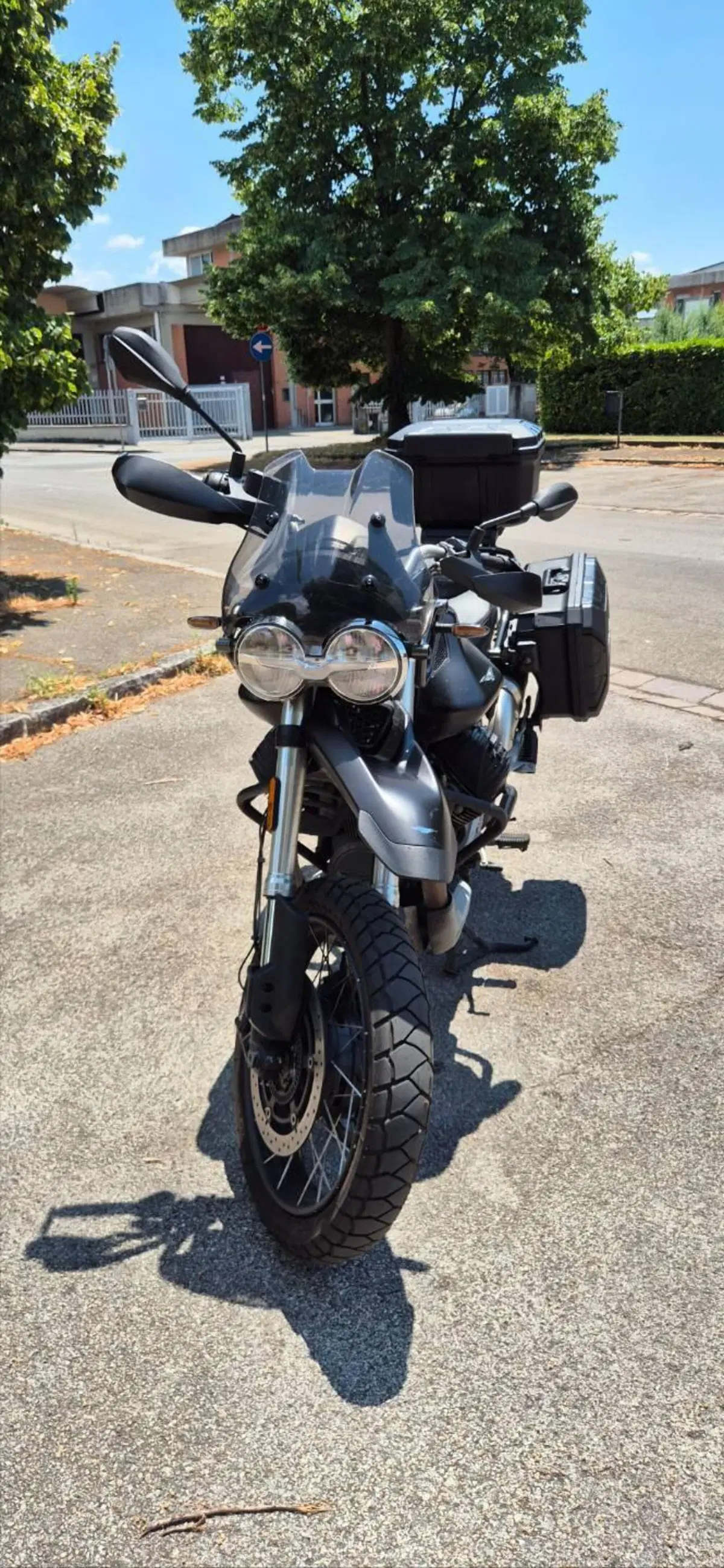 Moto Guzzi V85 TT (2021 - 23) (3)