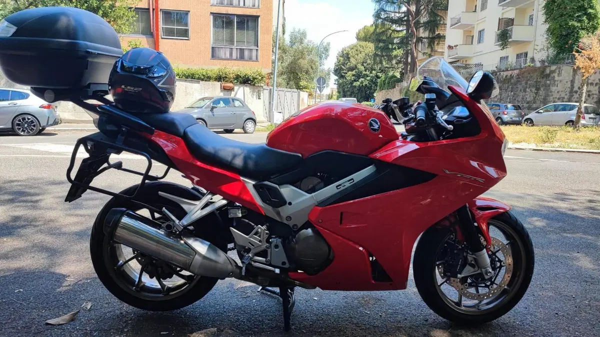 Honda VFR 800 F (2014 - 16) (2)