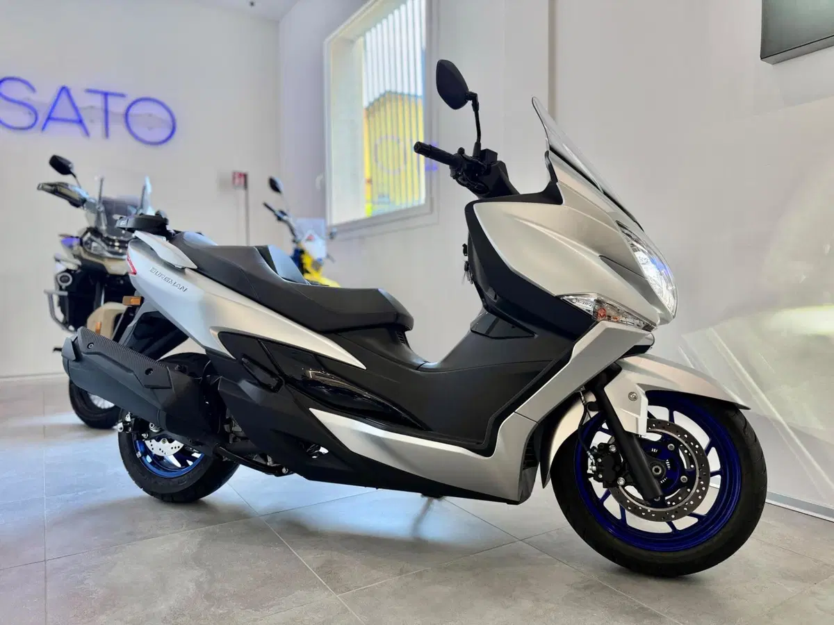 Suzuki Burgman 400 (2022 - 24) (2)