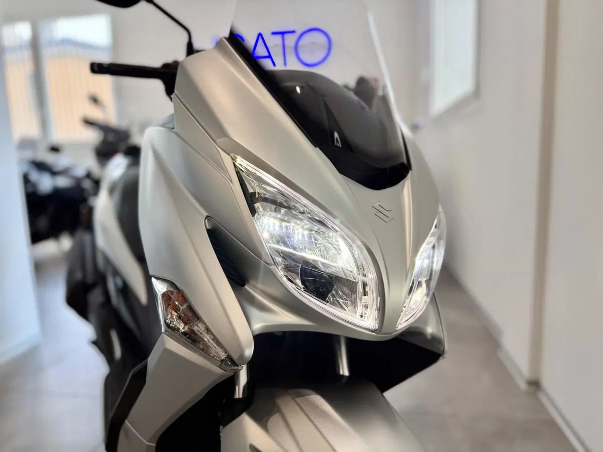 Suzuki Burgman 400 (2022 - 24) (4)