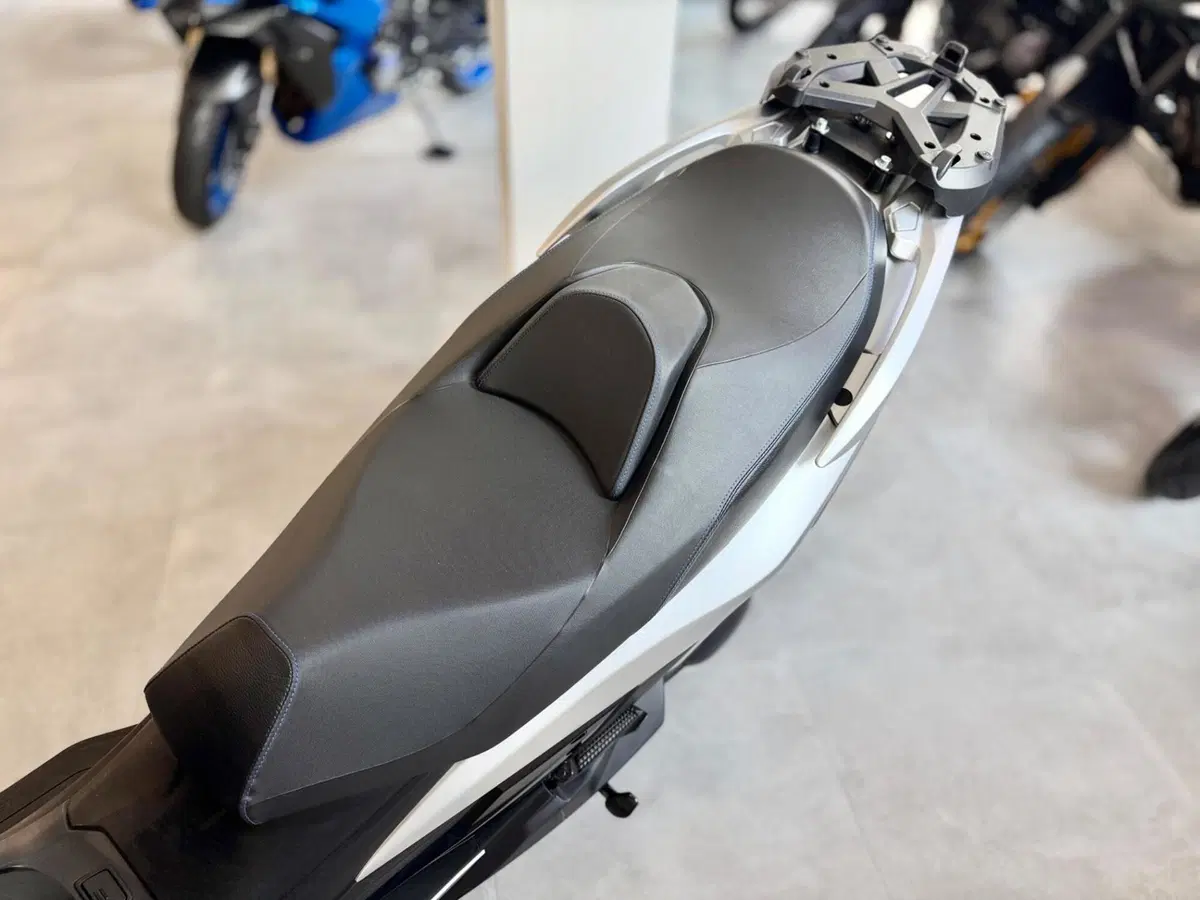 Suzuki Burgman 400 (2022 - 24) (8)