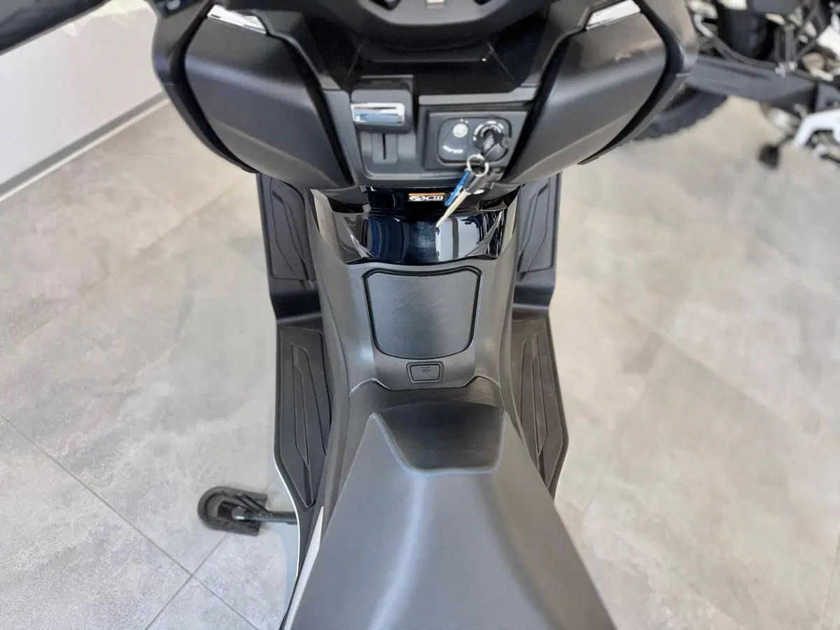 Suzuki Burgman 400 (2022 - 24) (9)