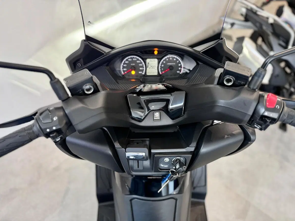 Suzuki Burgman 400 (2022 - 24) (10)