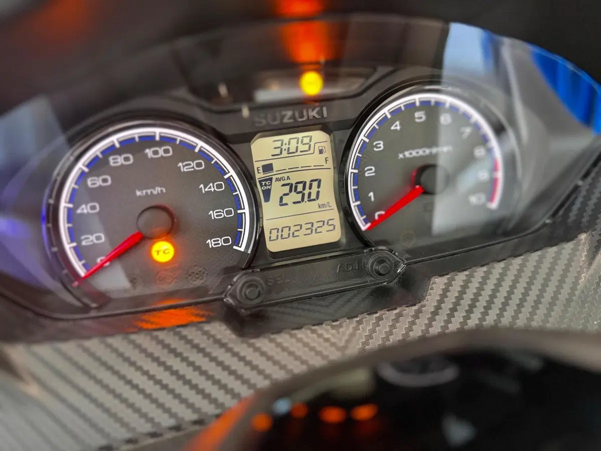 Suzuki Burgman 400 (2022 - 24) (11)