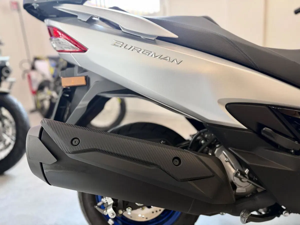 Suzuki Burgman 400 (2022 - 24) (6)