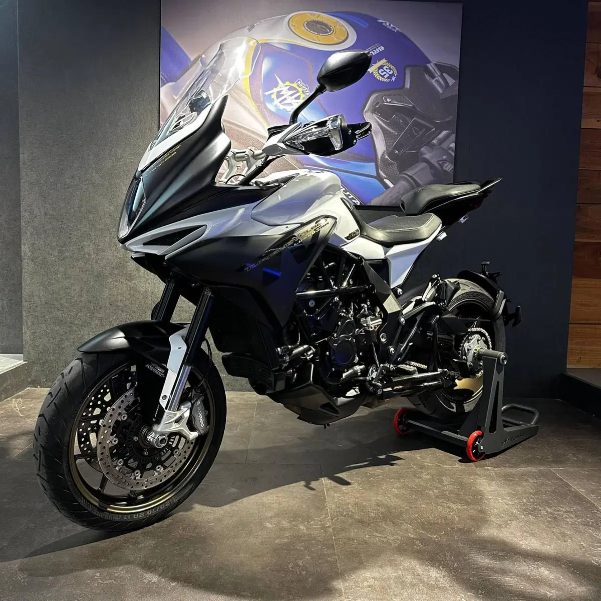 MV Agusta Turismo Veloce 800 Lusso SCS (2017 - 20) (4)