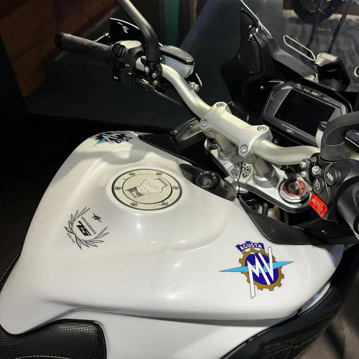 MV Agusta Turismo Veloce 800 Lusso SCS (2017 - 20) (7)