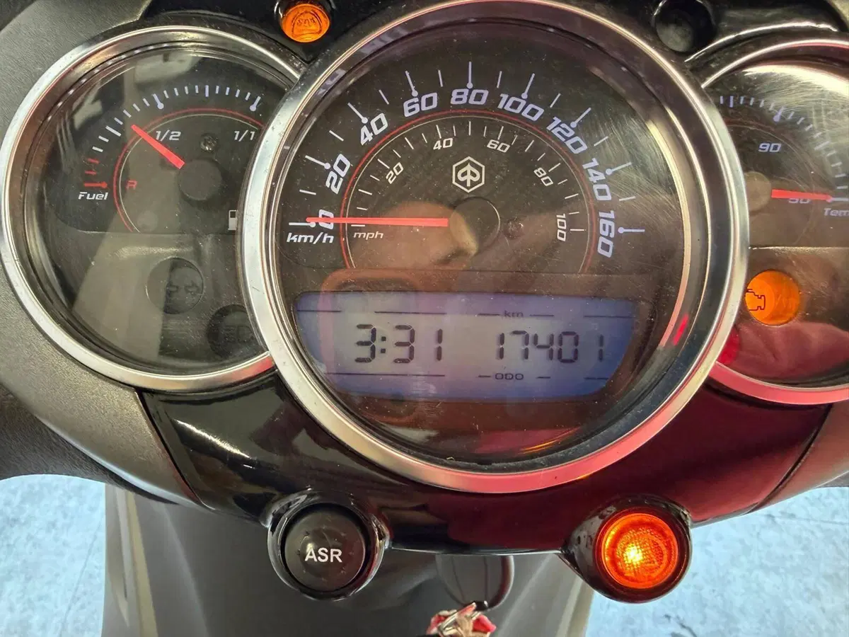 Piaggio Beverly 300 i.e. ABS-ASR (2016 - 20) (6)