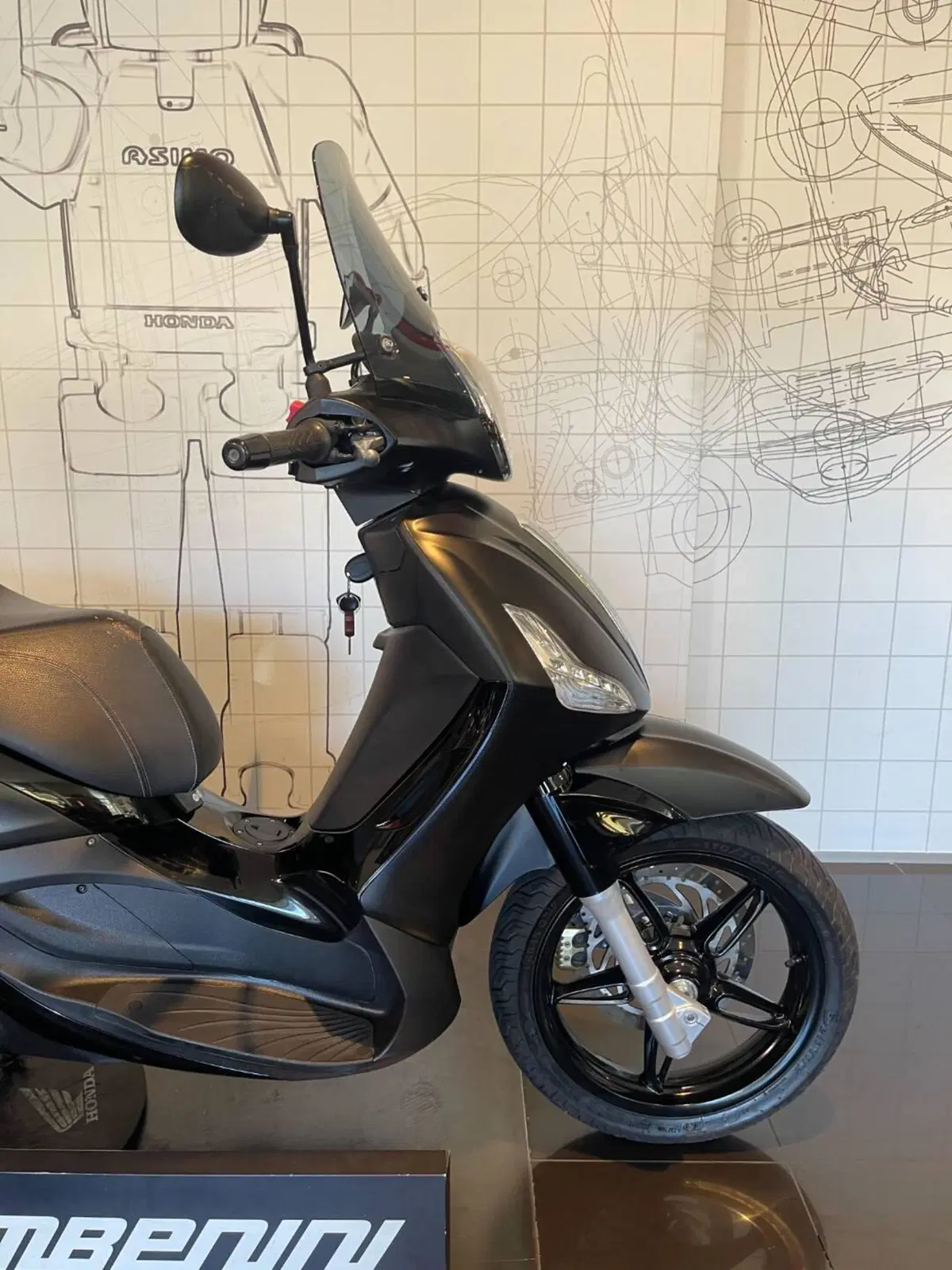 Piaggio Beverly 350 ABS (2016 - 20) (2)
