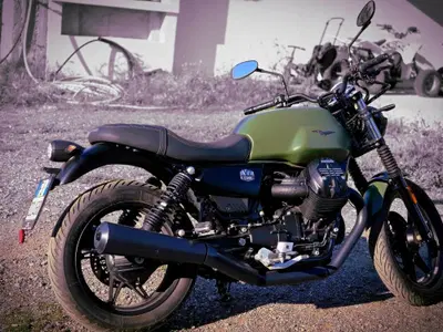 Moto Guzzi V7 Stone Ten (2024 - 25) usata
