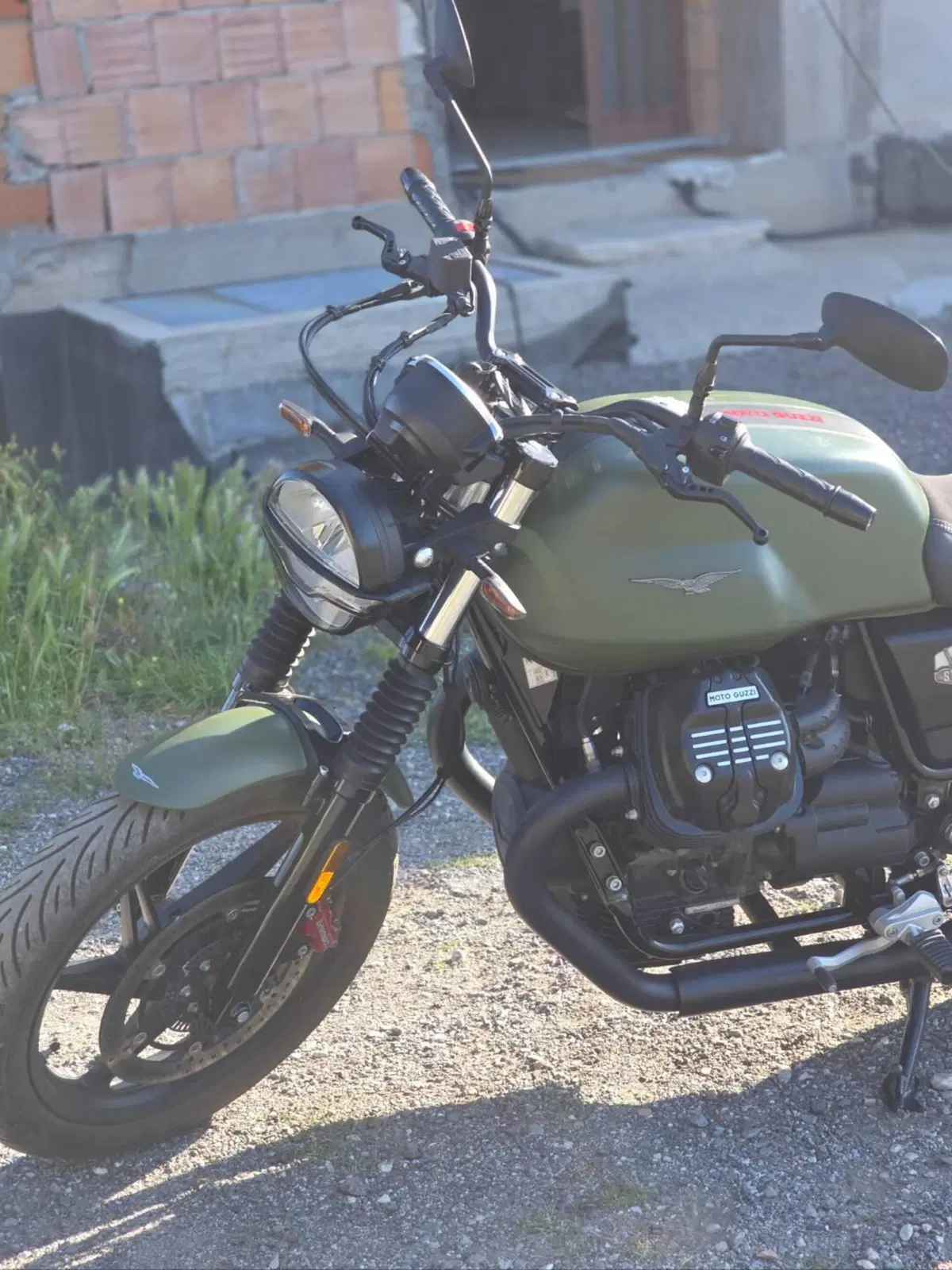 Moto Guzzi V7 Stone Ten (2024 - 25) (3)