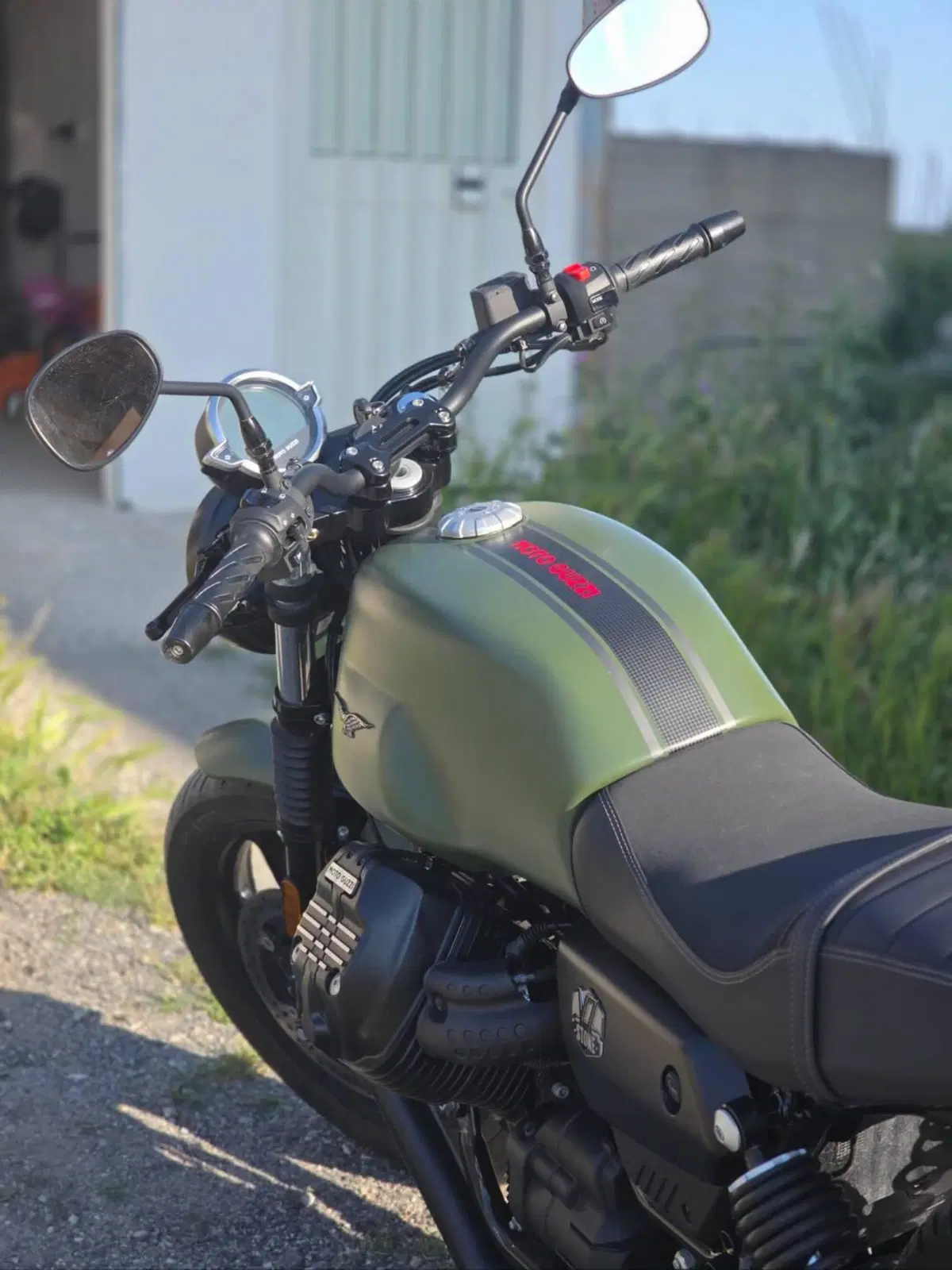 Moto Guzzi V7 Stone Ten (2024 - 25) (4)