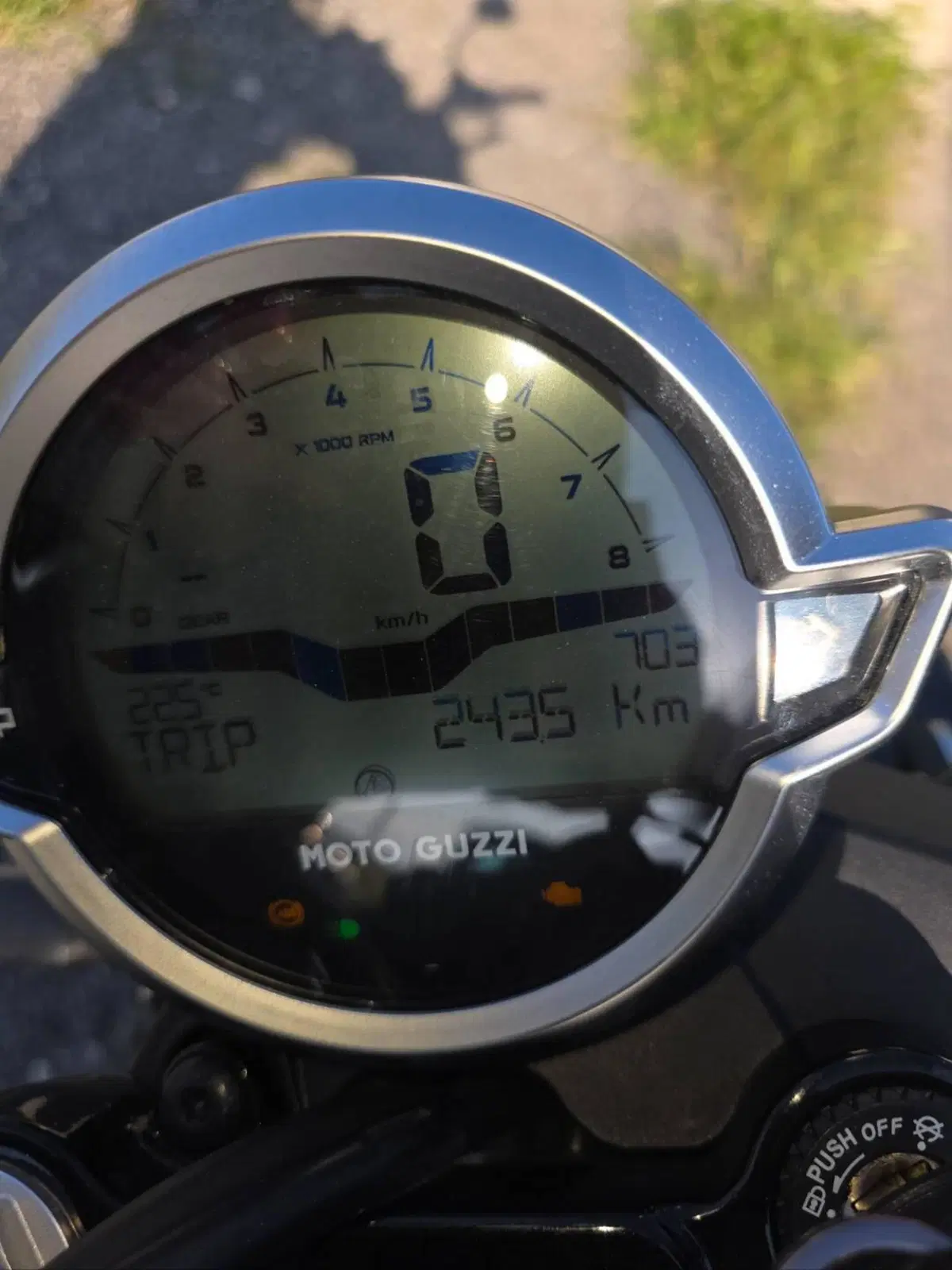 Moto Guzzi V7 Stone Ten (2024 - 25) (5)