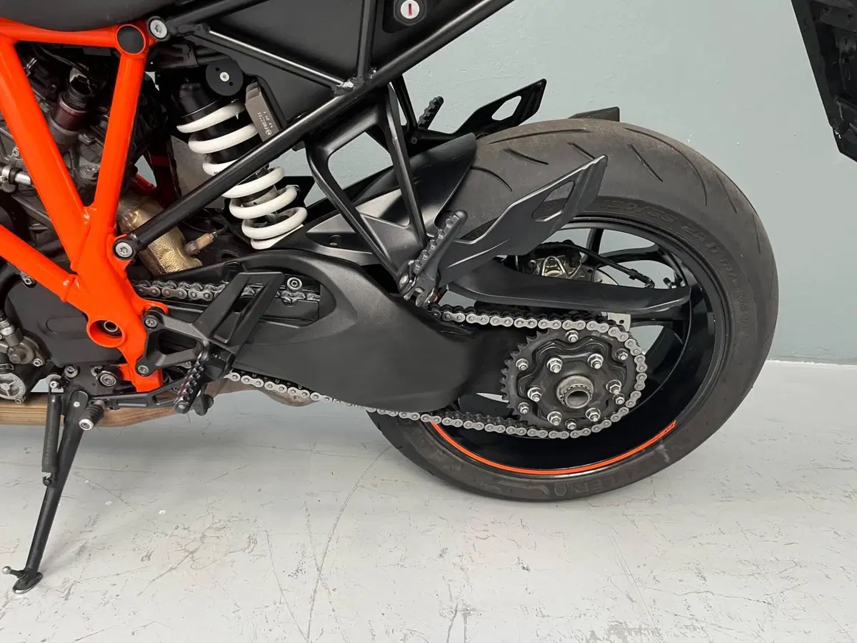 KTM 1290 Super Duke GT ABS (2016 - 18) (8)