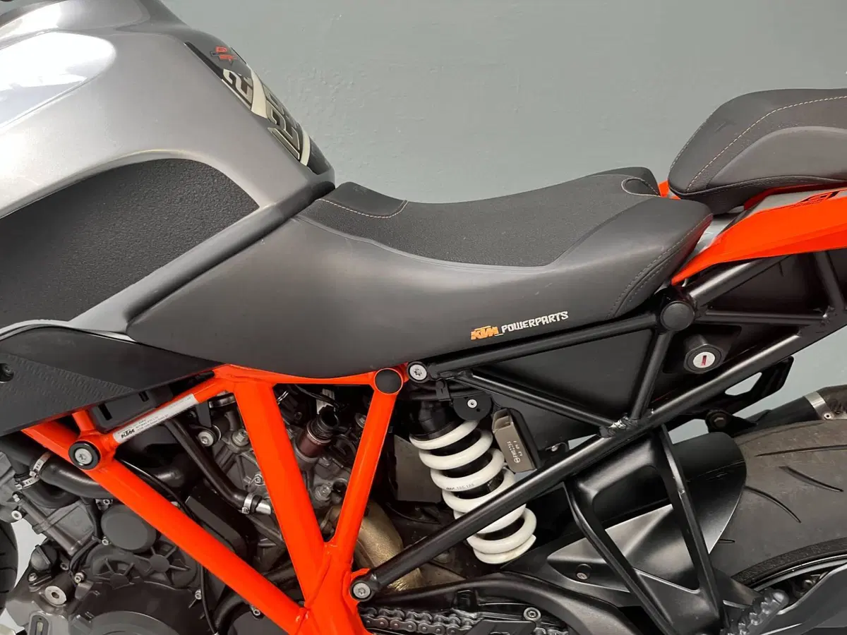 KTM 1290 Super Duke GT ABS (2016 - 18) (9)