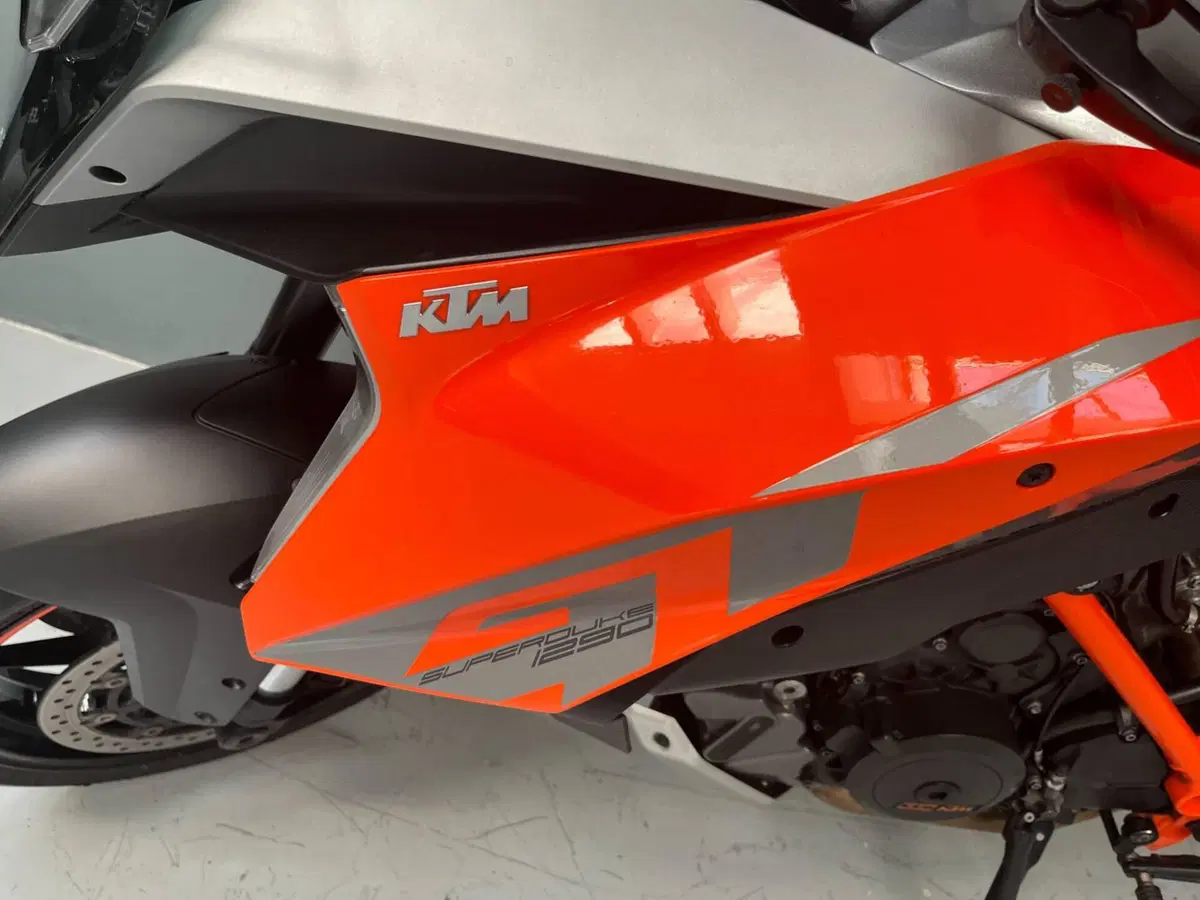 KTM 1290 Super Duke GT ABS (2016 - 18) (7)