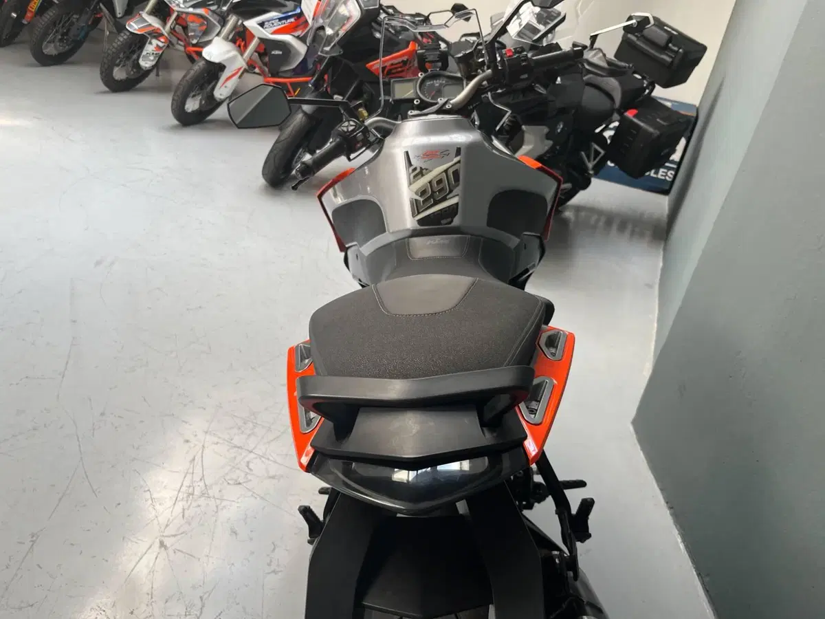 KTM 1290 Super Duke GT ABS (2016 - 18) (6)