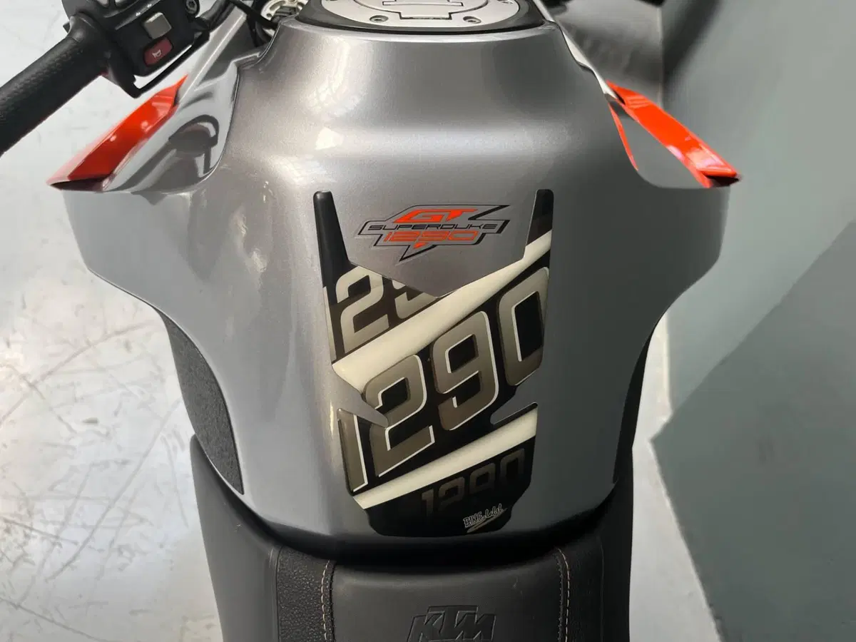KTM 1290 Super Duke GT ABS (2016 - 18) (5)