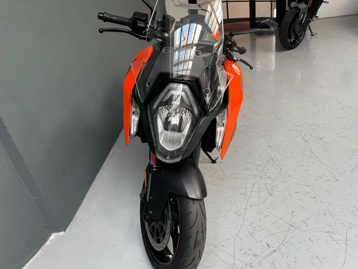 KTM 1290 Super Duke GT ABS (2016 - 18) (4)