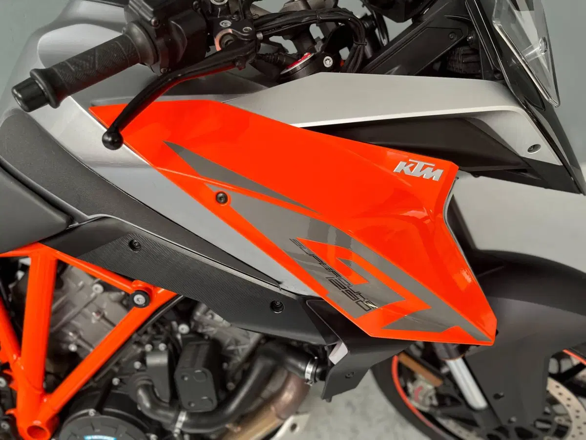 KTM 1290 Super Duke GT ABS (2016 - 18) (11)