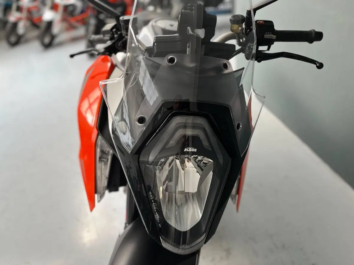 KTM 1290 Super Duke GT ABS (2016 - 18) (3)