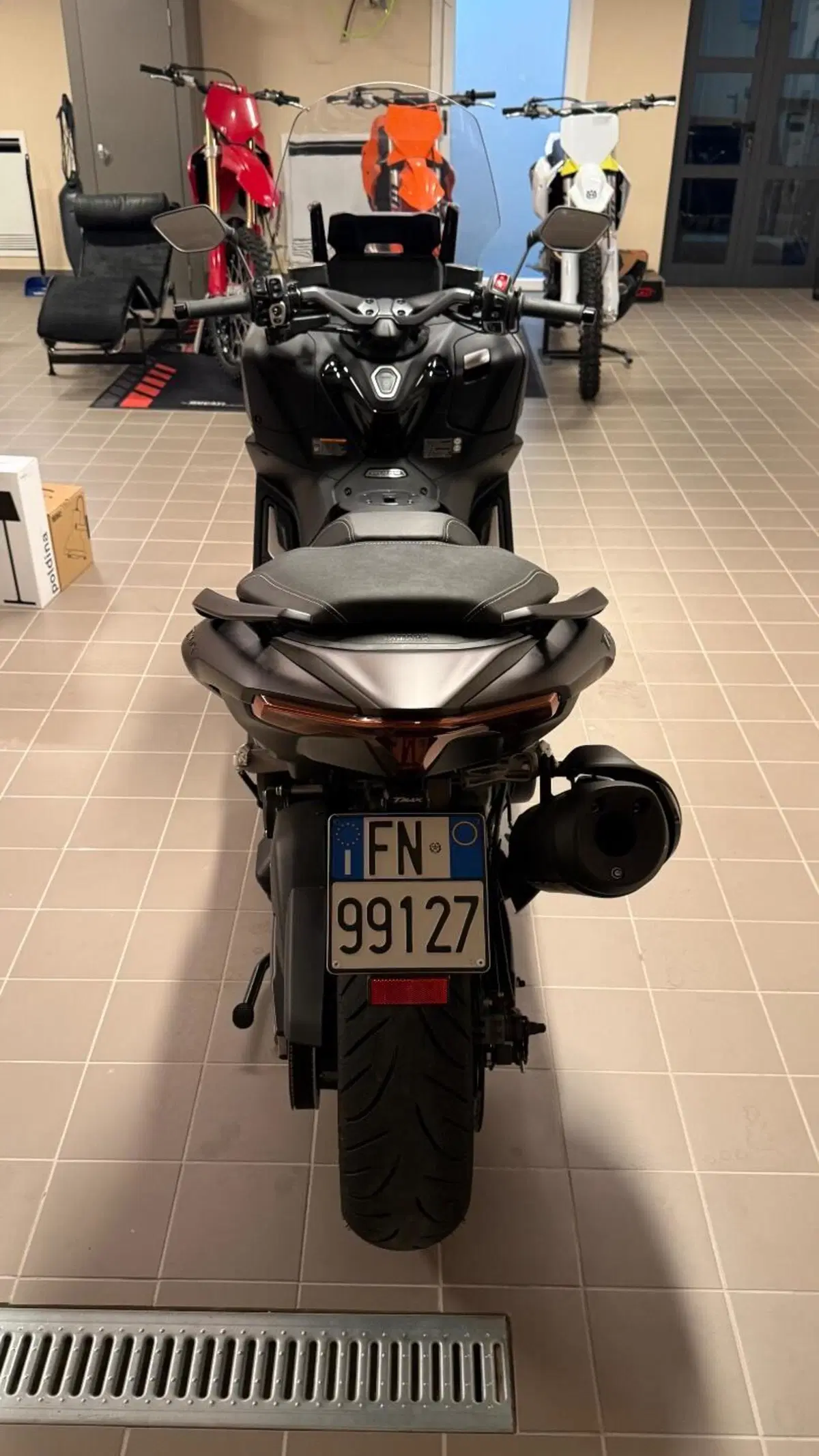 Yamaha T-Max 560 Tech Max (2025 - 26) (3)